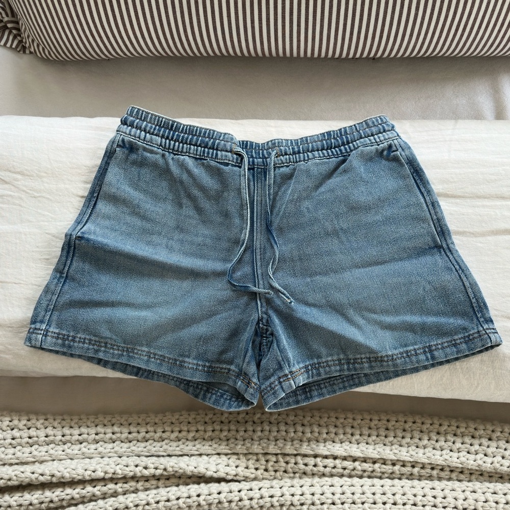 NWT H&M denim shorts in S